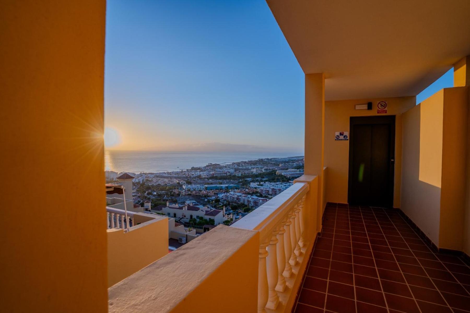 Апартаменты Penthouse With Ocean Views - Torviscas Адехе Экстерьер фото